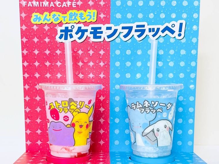 ファミリーマートのストロベリーフラッペとラムネソーダフラッペ