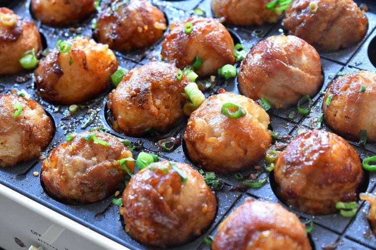 たこ焼き器で焼いた肉巻きおにぎり