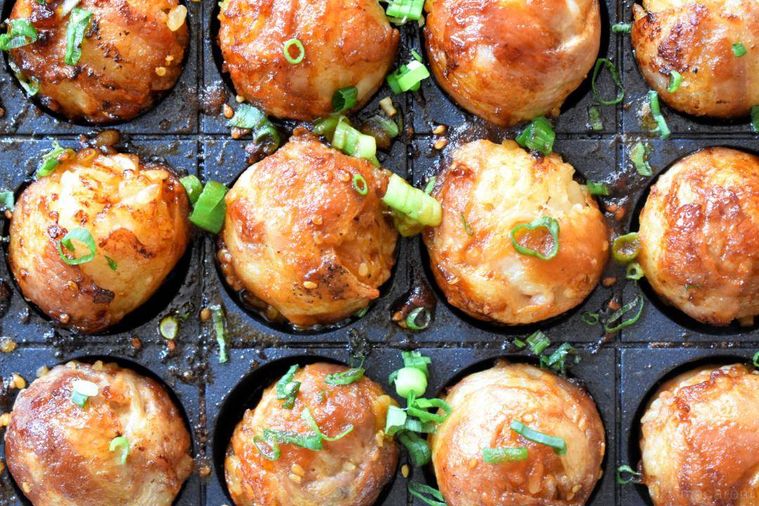 たこ焼き器で焼いた肉巻きおにぎり