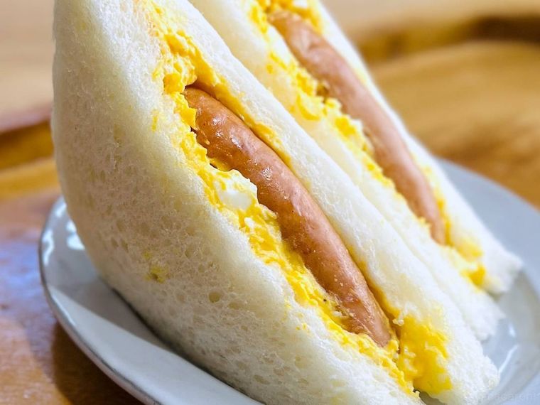 背徳の一手たまごサンドの食べ方にその発想はなかったこんな時間にやめて
