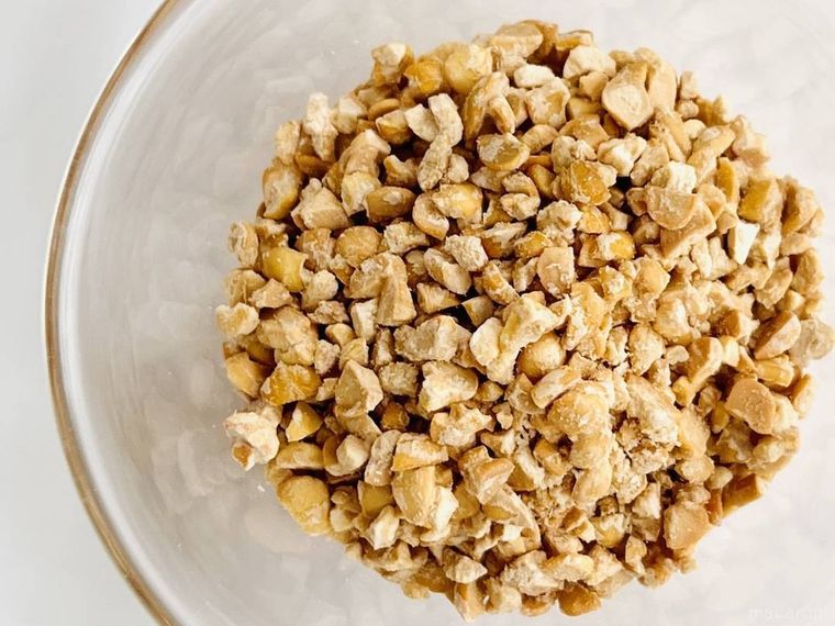 透明のカップに入ったフリーズドライ納豆