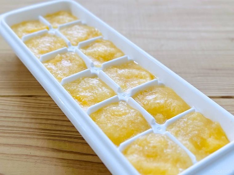 アヲハタ まるごと果実 白桃を製氷皿で凍らせた様子