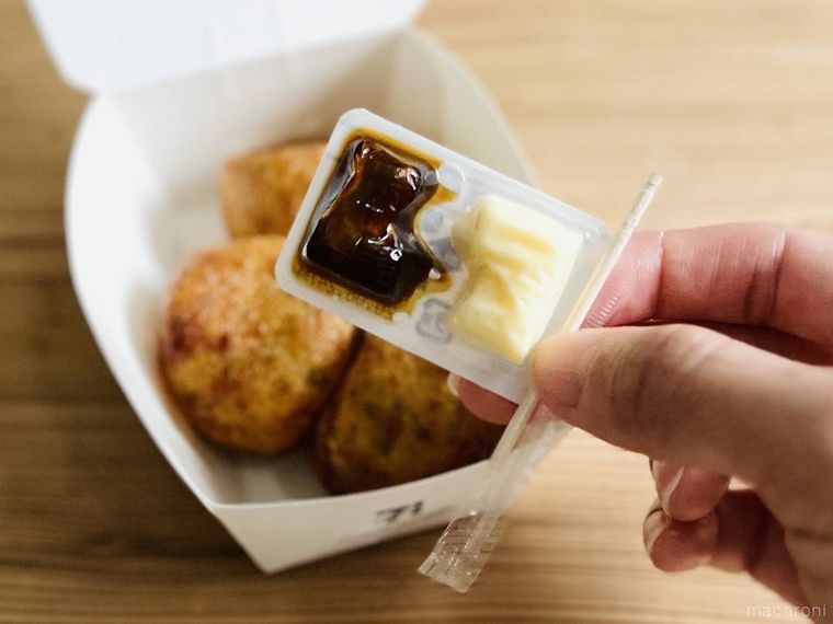 セブンイレブンの揚げたこ焼き 3個入りとマヨソース