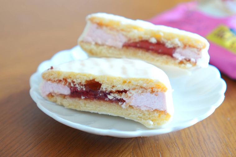 チョコパイいちごミルクタルトの断面