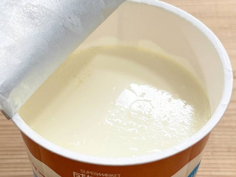 成城石井のジャージー生乳を使ったグリークヨーグルトを開封した様子