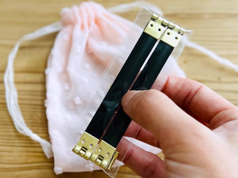 ピンク色の巾着とバネ口金