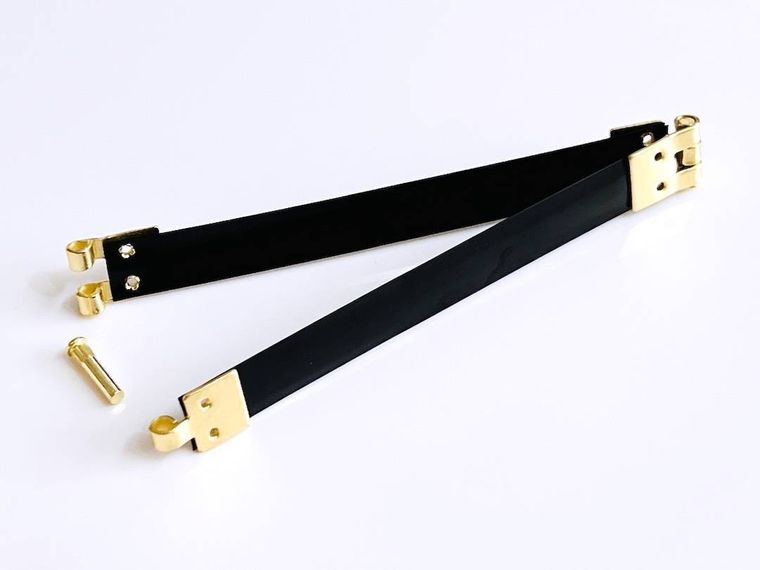 バネ口金とネジ