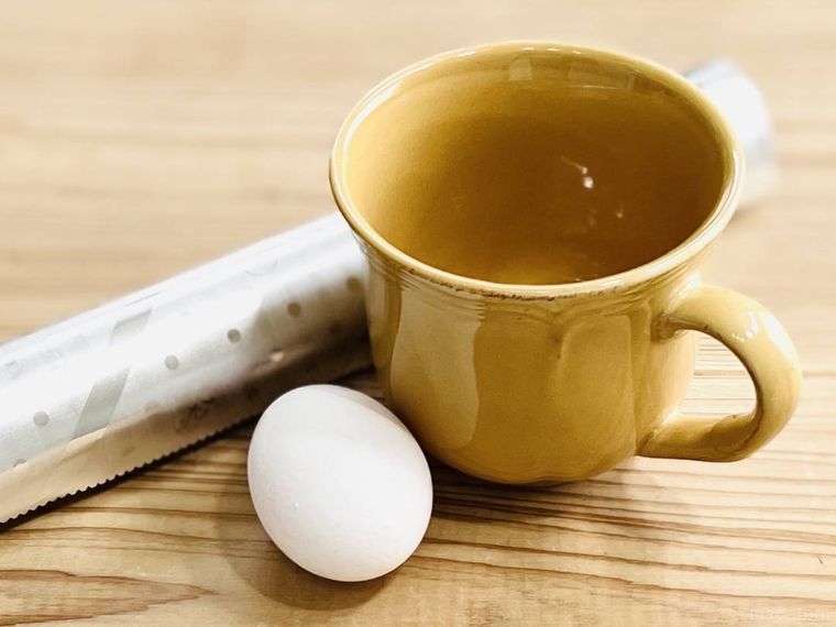 卵、マグカップ、フライパン用ホイル