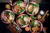 ミシュラン掲載のパッタイ専門店が日本初上陸。横浜バーン・パッタイの人気メニューを食べ比べ