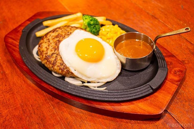 ロイヤルホスト黒黒ハンバーグブラウンバターソース目玉焼き付250g