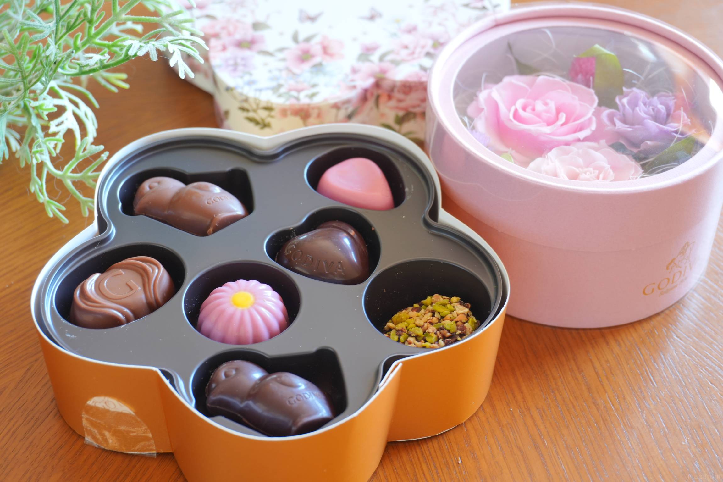 ゴディバの母の日商品をレビュー！チョコレート＆フラワーセットの中身