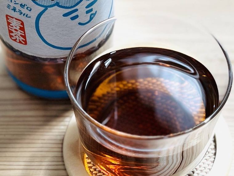 ONICHA 麦茶が入ったグラス