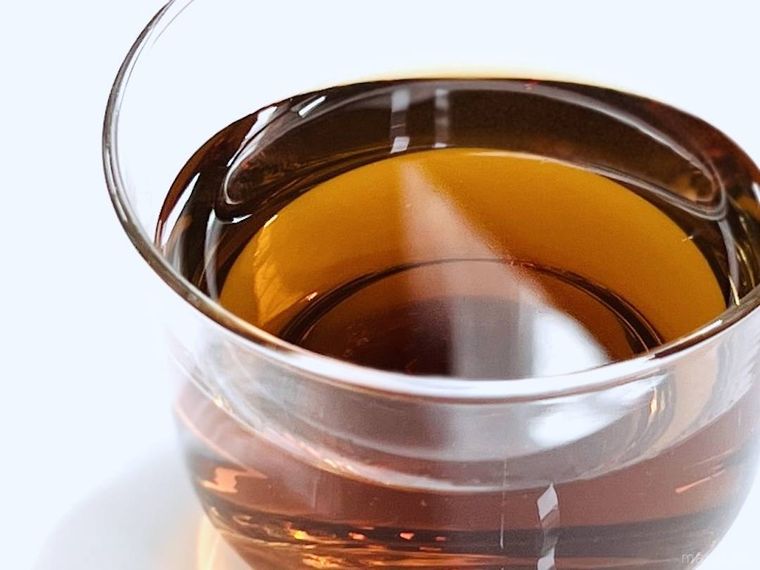 ONICHA 麦茶が入ったグラス