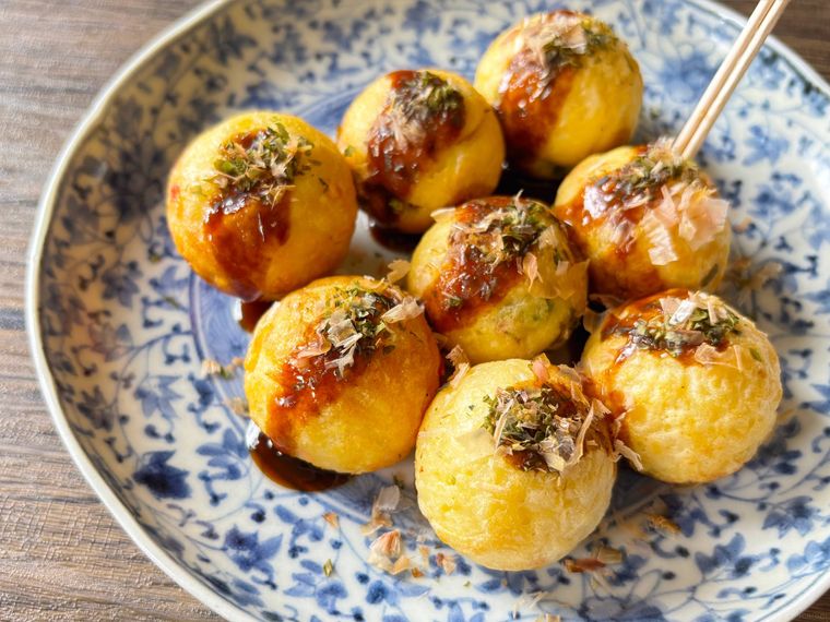 和皿に盛られた米粉のたこ焼き