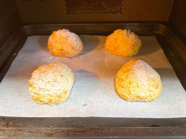 オーブンで焼いた豆腐パン