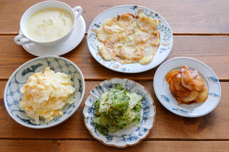 じゃがいもスライス料理が5品並ぶテーブル