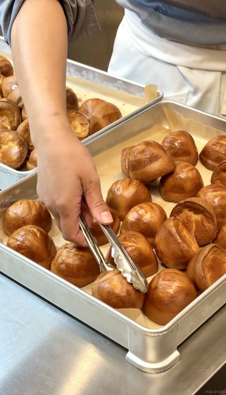 バター餅を持っている