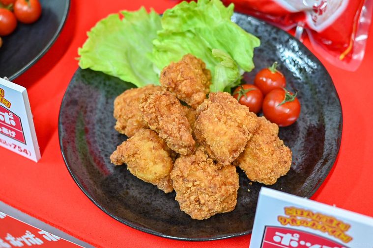 お皿にのったから揚げ