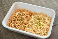 混ぜてもおいしいは本当ローソンペヤング 超大盛やきそば ソース塩の食べ方は3通り