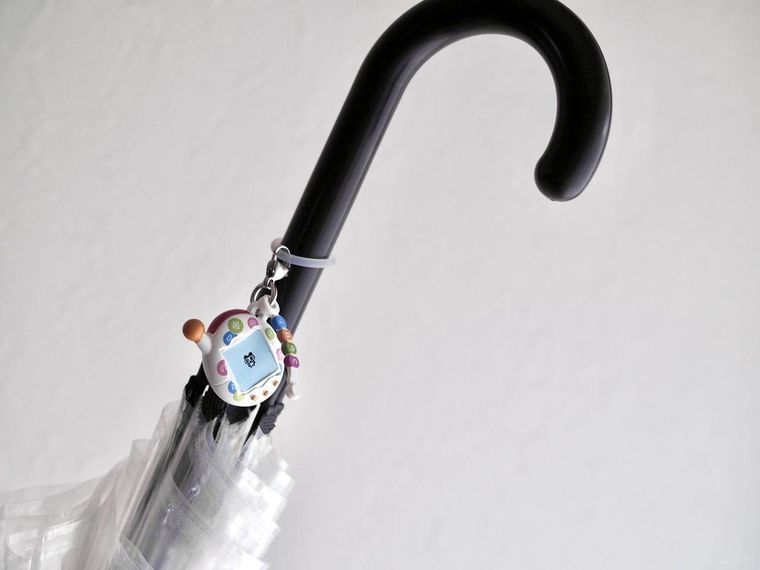 傘にめじるしアクセサリーをつけたところ