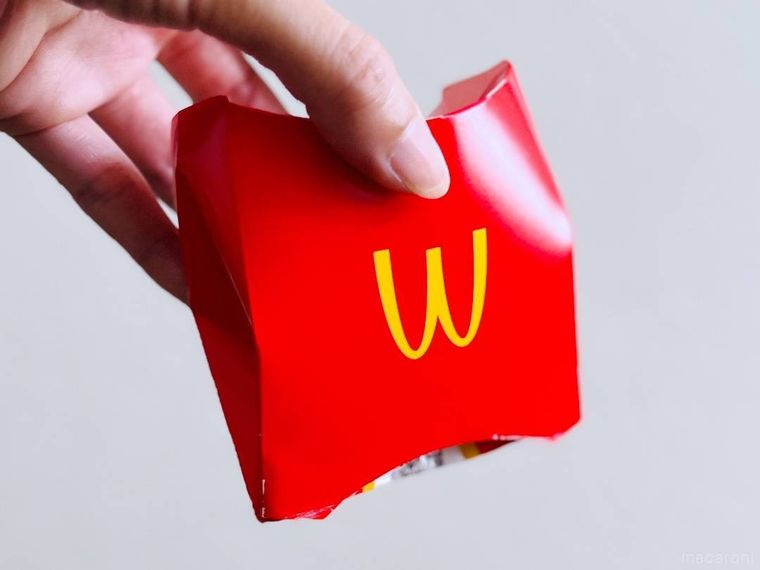 マックフライポテトの箱を逆さまにした様子