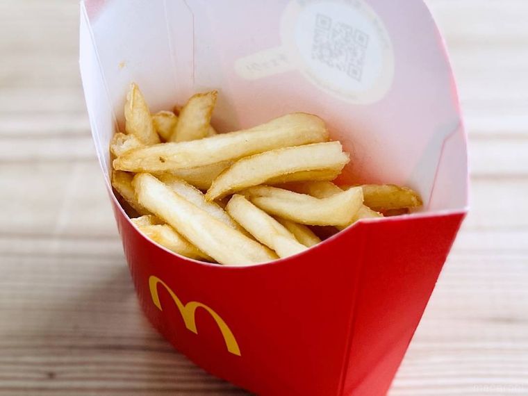 Mサイズのマックフライポテト