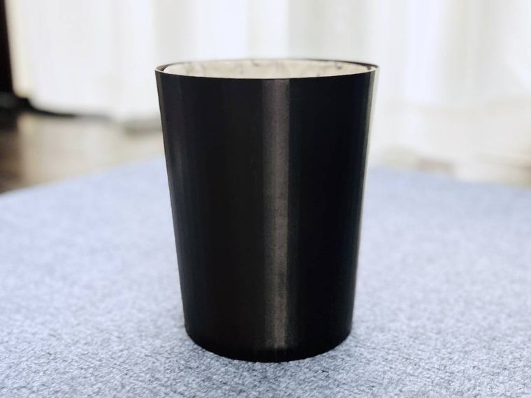ゴミ箱に新聞紙をセットした様子