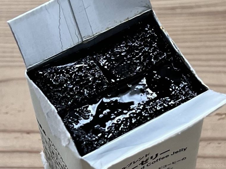 無印良品のオリジナルブレンド コーヒーゼリーを開封した様子