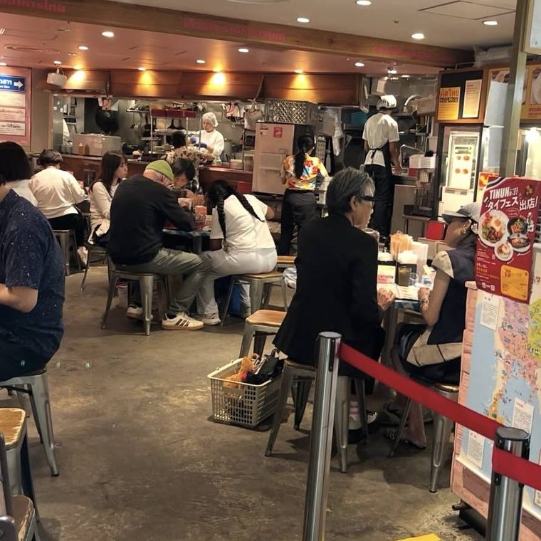 アジアン情緒あふれる店内