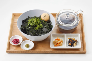 たっぷりの海苔がのったお茶漬け