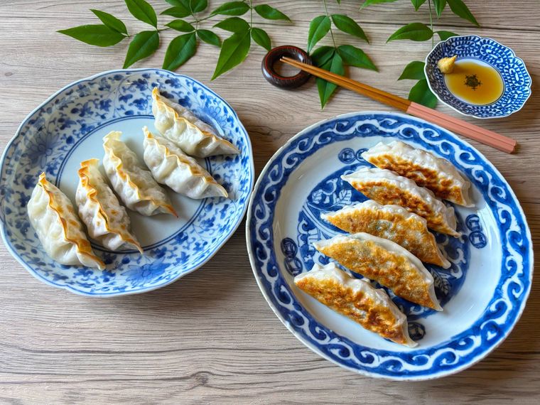 レンジ加熱した餃子をフライパンやトースターで焼いたもの