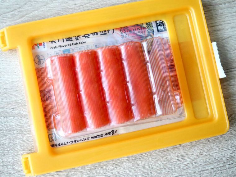 ダイソーハムベーコンキーパーでカニカマを保存