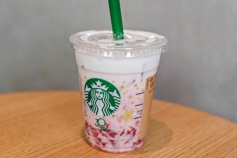 ドリンクを斜めから