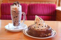 コメダロッテクランキーのコラボ2品を飲み食べ比べ。チョコのおいしさだけじゃなかった