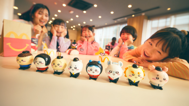 ちいかわの3Dフィギュアペンシルトッパーが8個並んでいる様子
