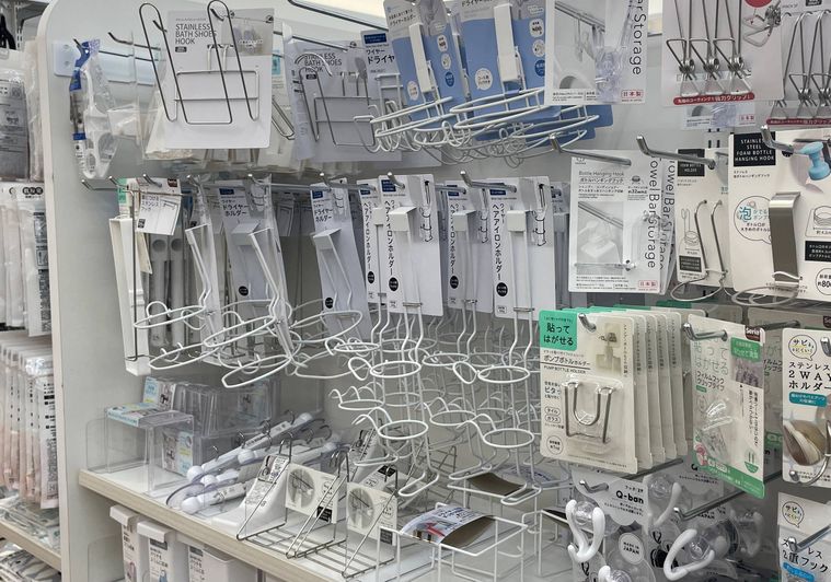セリアのドライヤーホルダー売り場