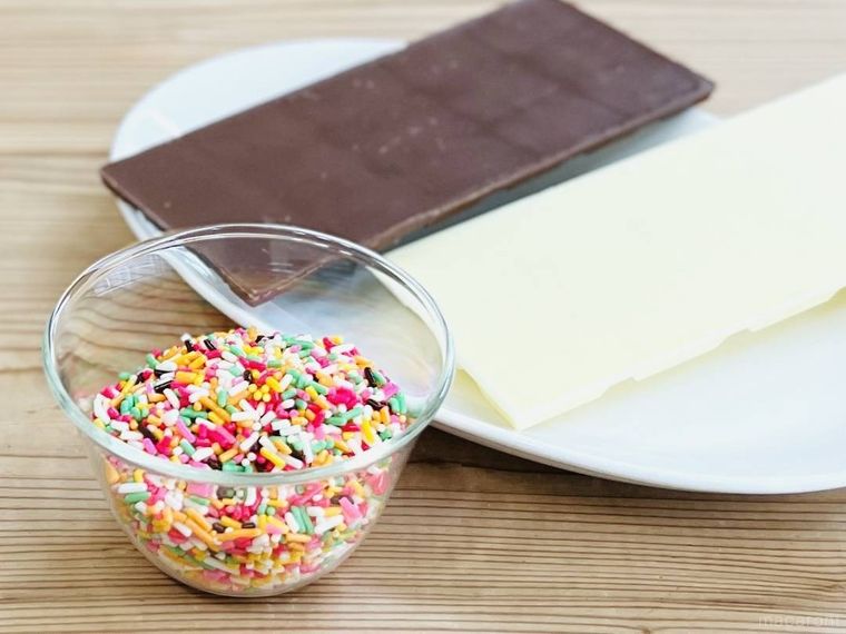 チョコスプレー、ミルクチョコレート、ホワイトチョコレート