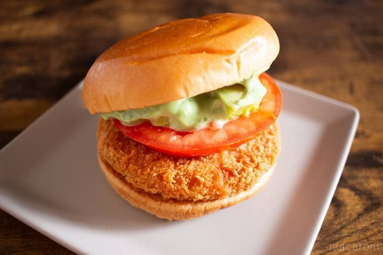 モスバーガーアボカド海老カツバーガー 国産バジルマヨ