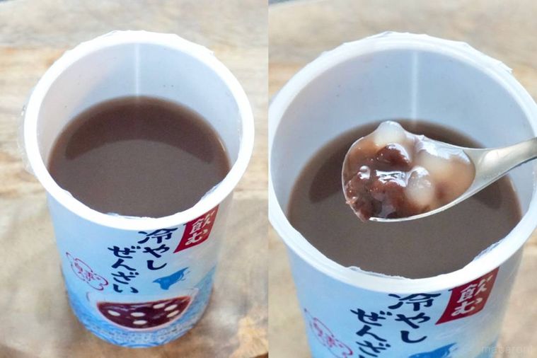 木のカッティングボードにのった水色のパッケージの冷やしぜんざいドリンクを銀色のスプーンですくう様子