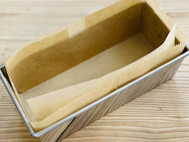 パウンド型にクッキングシートを敷いた様子