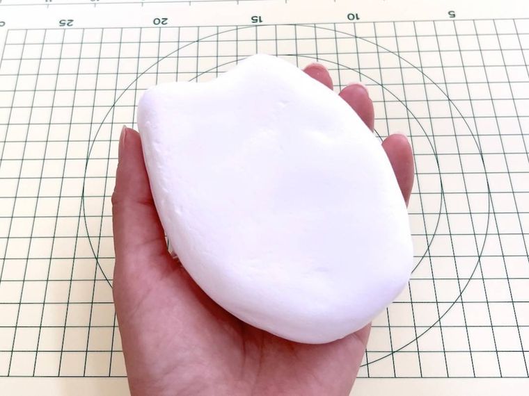 スポンジに粘土を貼り付けた様子