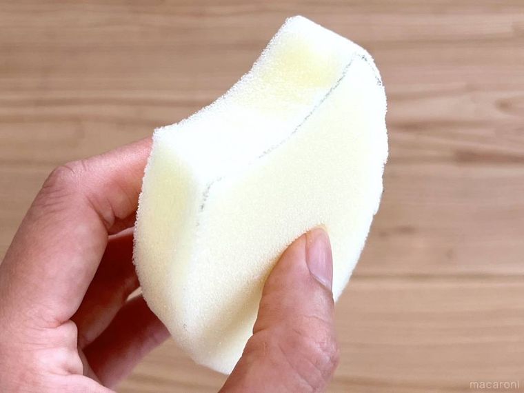 スポンジをパルムの形にカットした様子