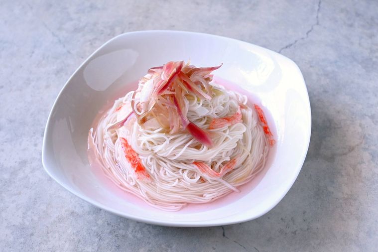 カニ風味かまぼことみょうが入りのそうめん