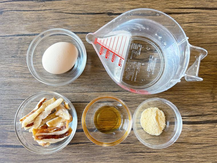 冷凍しいたけと卵の中華スープの材料