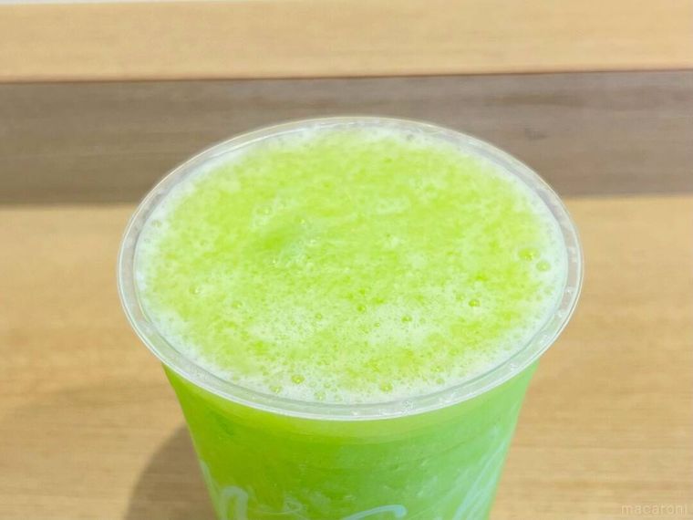 プラスチックのふたをとったマクドナルドマスカットスムージーの中身の様子