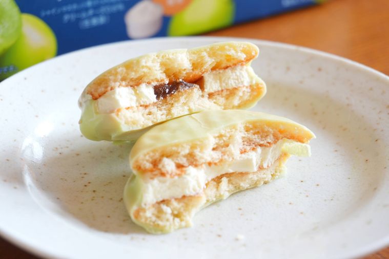 シャインマスカット色のチョコパイの中身
