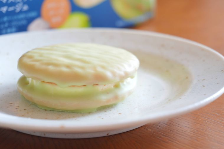 シャインマスカット色のチョコパイ