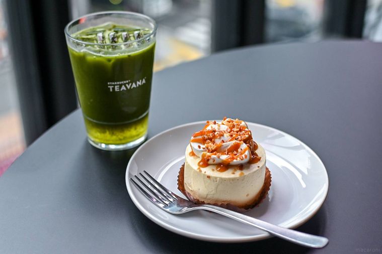 ケーキとドリンクのアップ