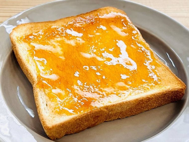 食パンをクイニーアマン風にアレンジした様子