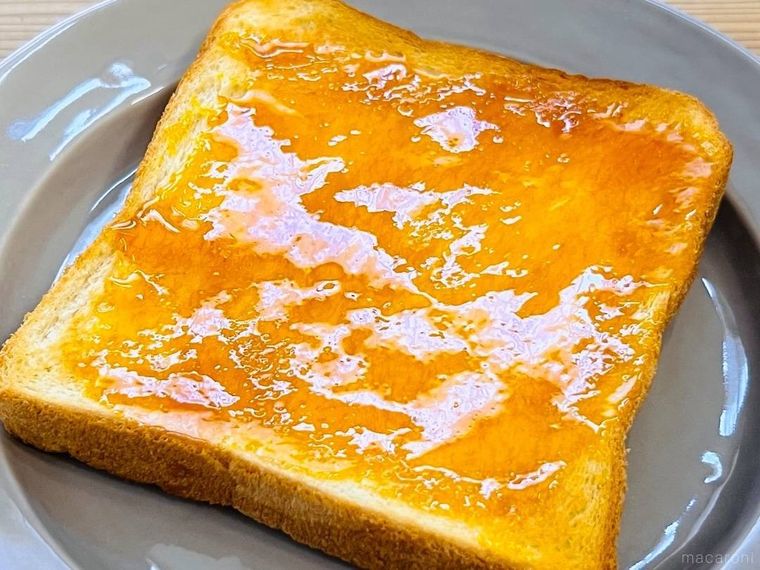 食パンをクイニーアマン風にアレンジした様子